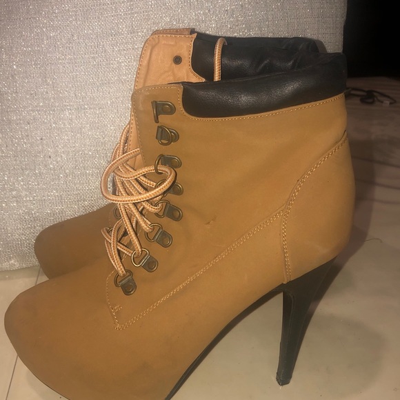 High heel boot style - Picture 4 of 4